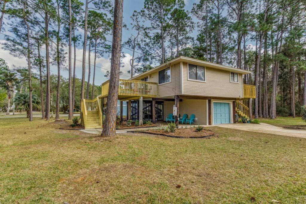 Woodsy Retreat, Steps To Bay - Hot Tub! Villa Gulf Breeze Exterior photo
