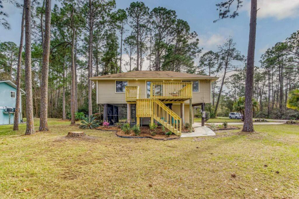 Woodsy Retreat, Steps To Bay - Hot Tub! Villa Gulf Breeze Exterior photo