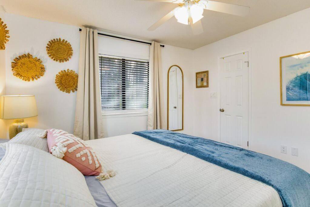 Woodsy Retreat, Steps To Bay - Hot Tub! Villa Gulf Breeze Exterior photo