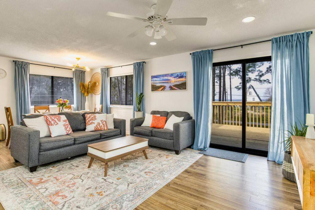 Woodsy Retreat, Steps To Bay - Hot Tub! Villa Gulf Breeze Exterior photo